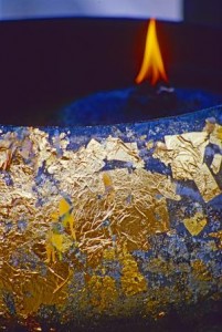 Offering bowl and flame, Wat Phra Keaw, Temple of the Emerald Buddha, Bangkok (1997) Photo (c) Karen Abrahamson