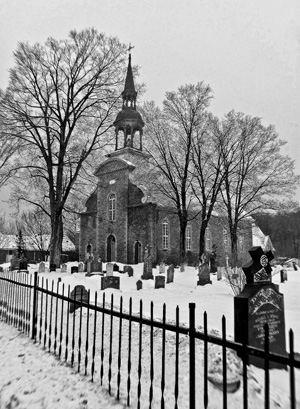 DSC_0078 churchyard 2 bw